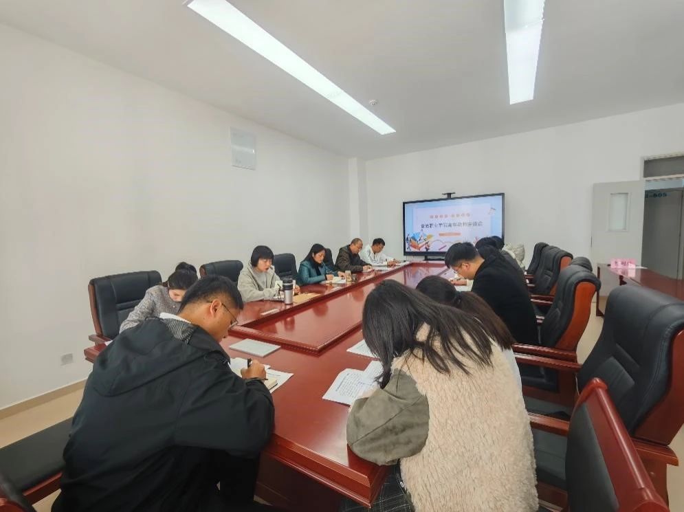 临沧职业学院召开青年教师座谈会