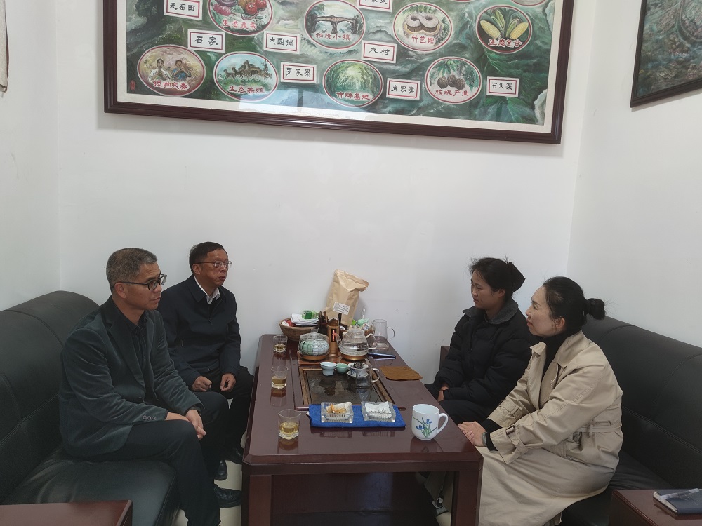 临沧职业学院开展春季走访慰问