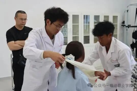 以赛砺技强本领匠心筑梦护健康 ——临沧职业学院卫生健康学院成功举办学生职业技能大赛